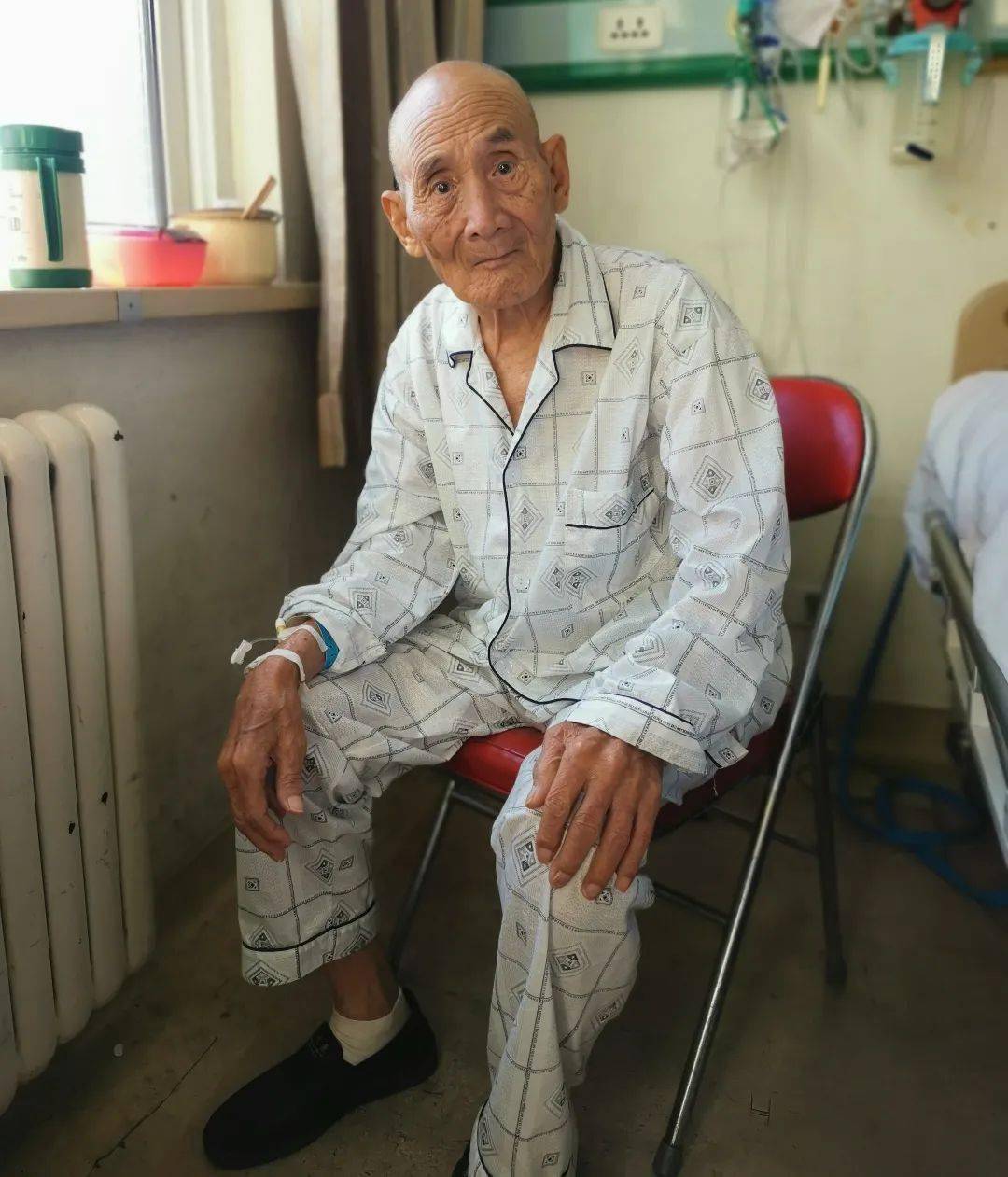 遭遇"人生最后一次骨折",88岁老人重获新生_康俊峰