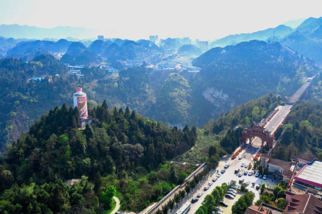 实探丨投资酱酒的钱不在茅台镇就在来茅台镇的路上资本围猎三大布局