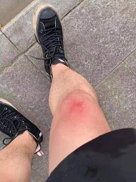 辅警查胜谱不顾危险他纵身一跃扑向嫌疑人