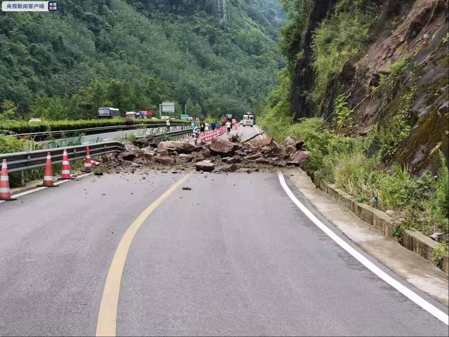 g50沪渝高速石柱段发生山体塌方 双向交通中断