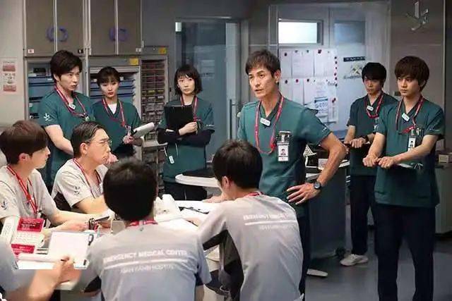 白天当|《夜间医师》：白天当“社畜”，夜班做医生是什么体验？