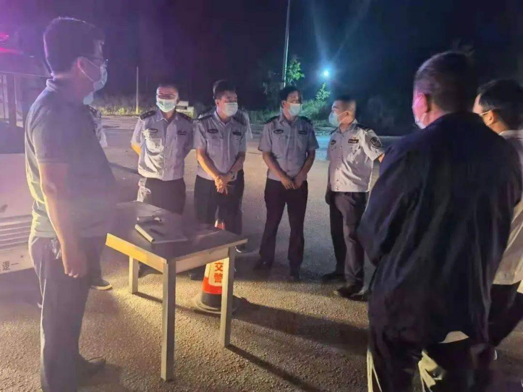 静乐县副县长公安局长孟宏星一行在疫情防控卡口检查工作