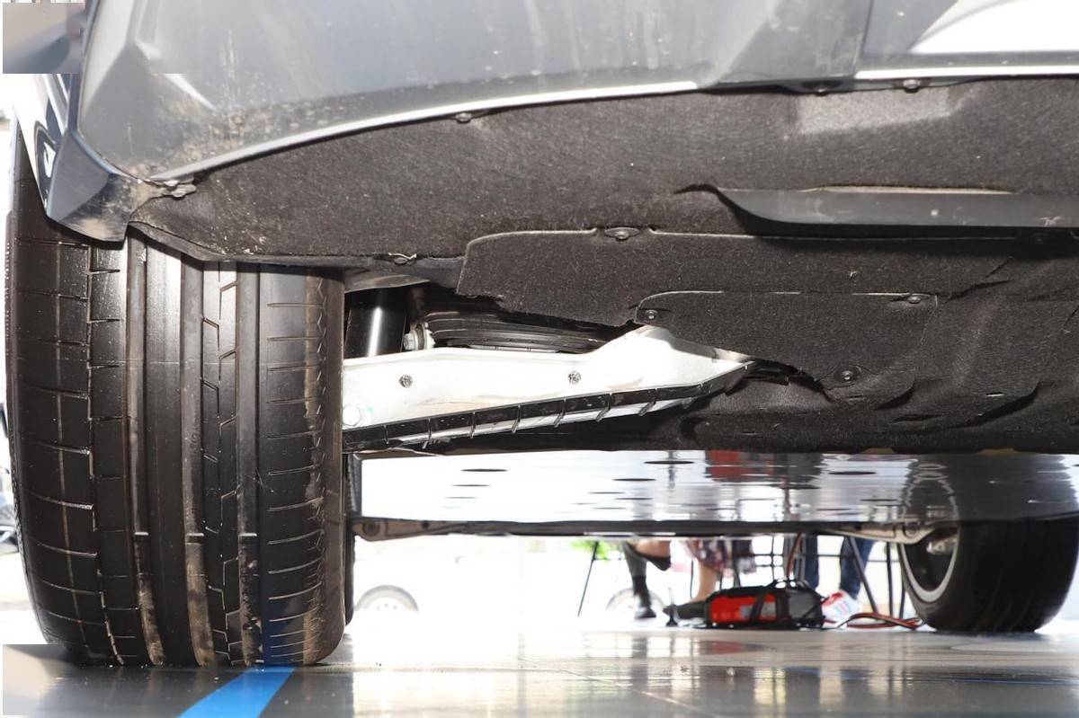 晚来却是精品双电机四驱续航500公里实拍奥迪etron