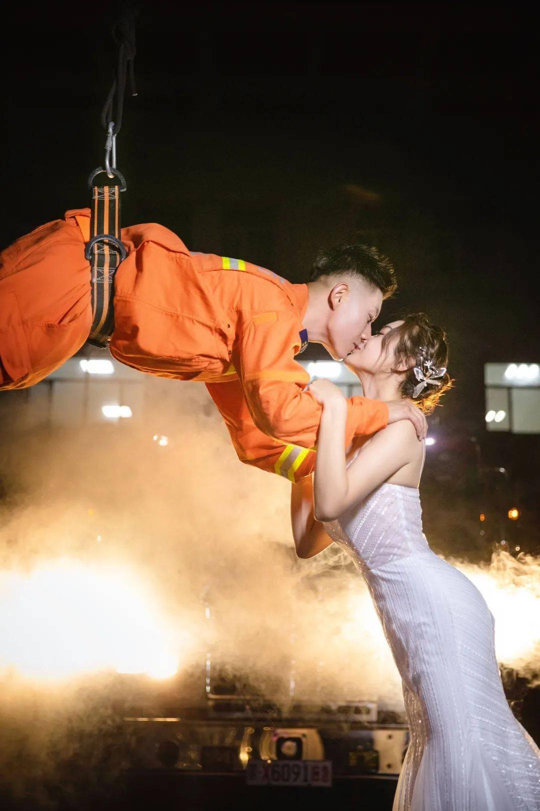 火焰蓝的爱情你守护国家我守护你