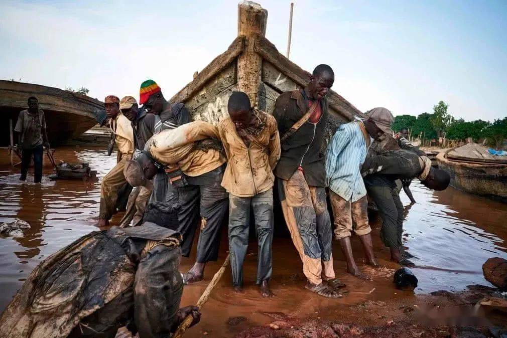 非洲最悲催的国家坐拥900吨黄金却一贫如洗人均寿命45岁日均收入仅16
