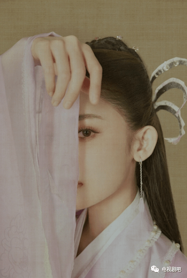 娜扎周芷若扮相 穿紫衣韵味十足