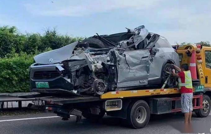 15天内两起事故!知名创始人驾驶蔚来es8车祸逝世