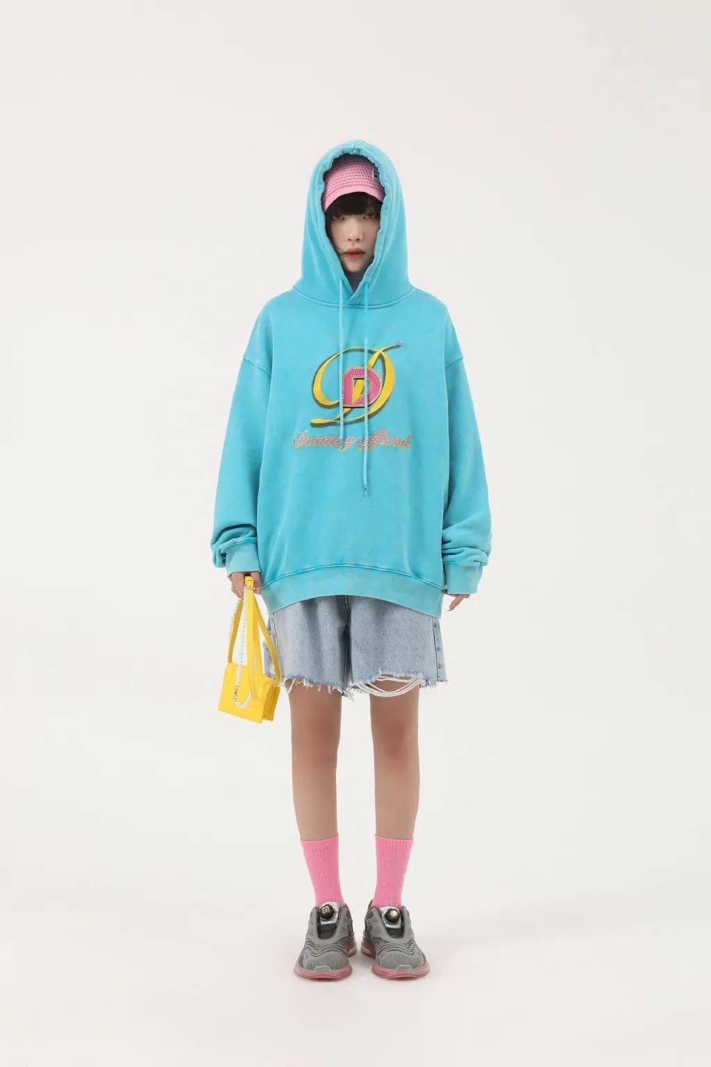 职业|周雨彤的盐系职场穿搭，一件千元都没有？