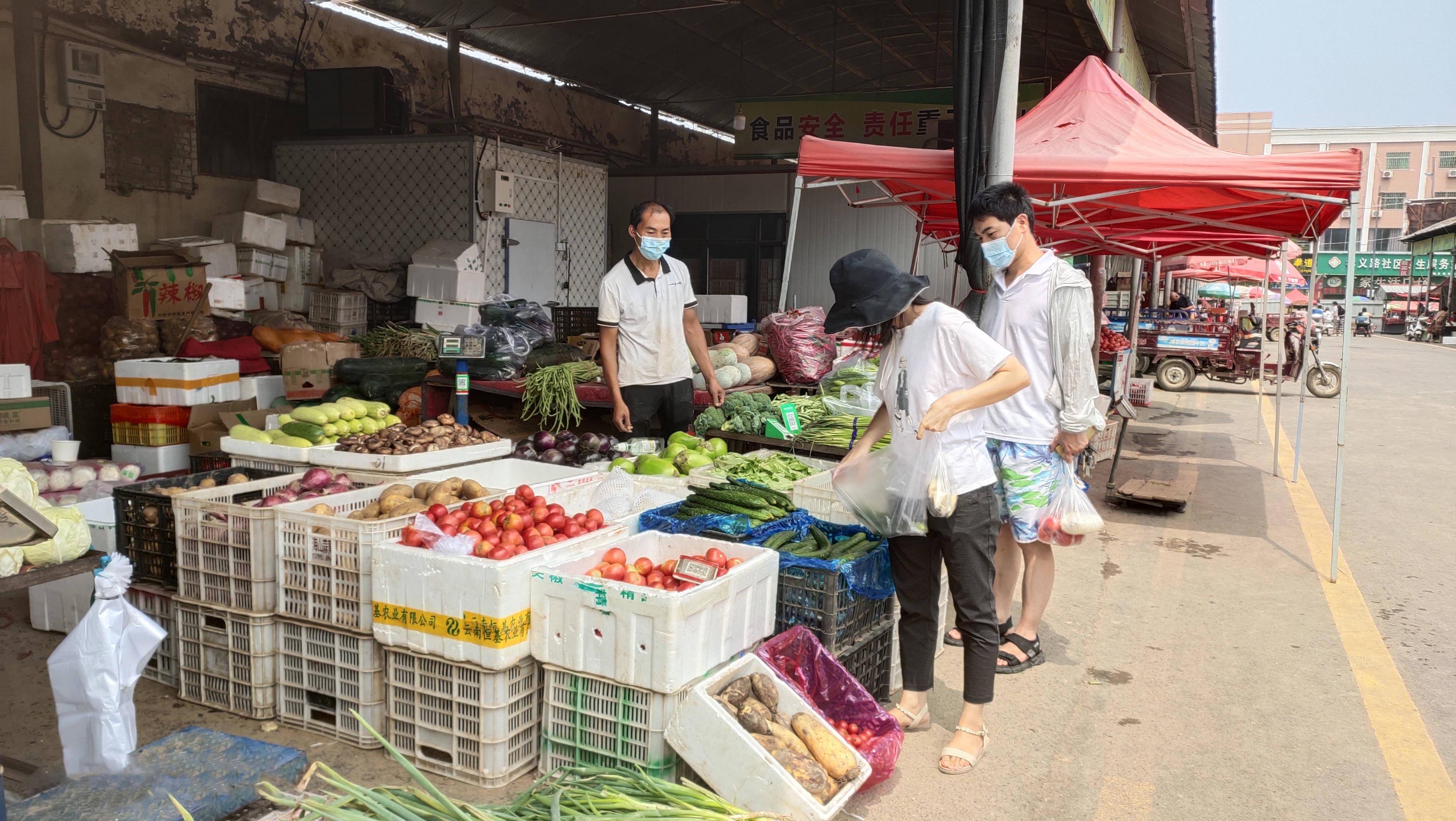 鞏義市農貿市場防疫不放鬆保障菜籃子安全健康