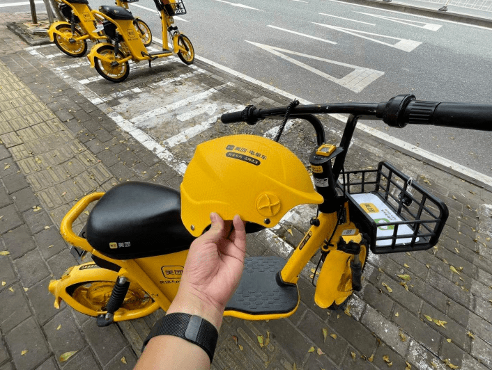 茂名美团电动小黄车装上头盔了!