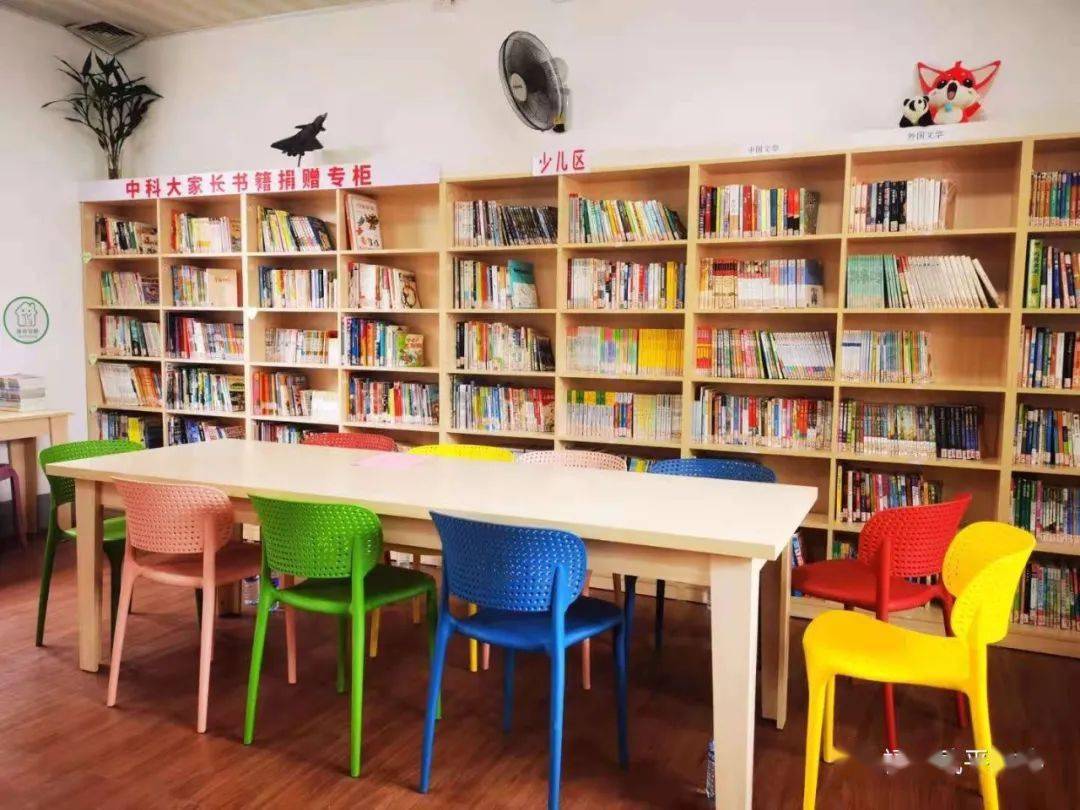 点赞武平政协委员为公益图书馆捐书献爱心