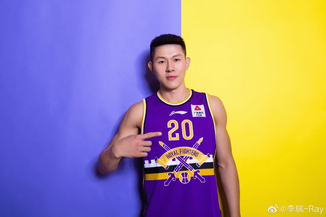 5秒!路人王面框第一人,试训两支cba球队都没人要._李瑞