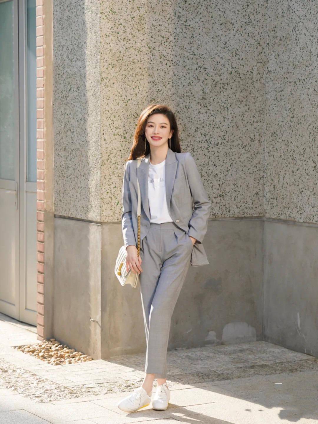女士正装才不要刻板生硬,几组好看的搭配,精致优雅颇有女神范