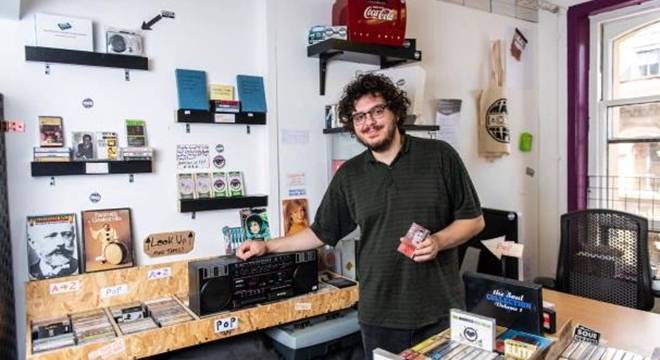 盒式磁带|复古潮 英国最后一家盒式磁带商店受到青少年青睐