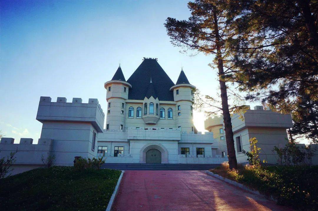 金秋通化振国养生谷壹号庄园的风情古堡里收藏着你的佳期如梦