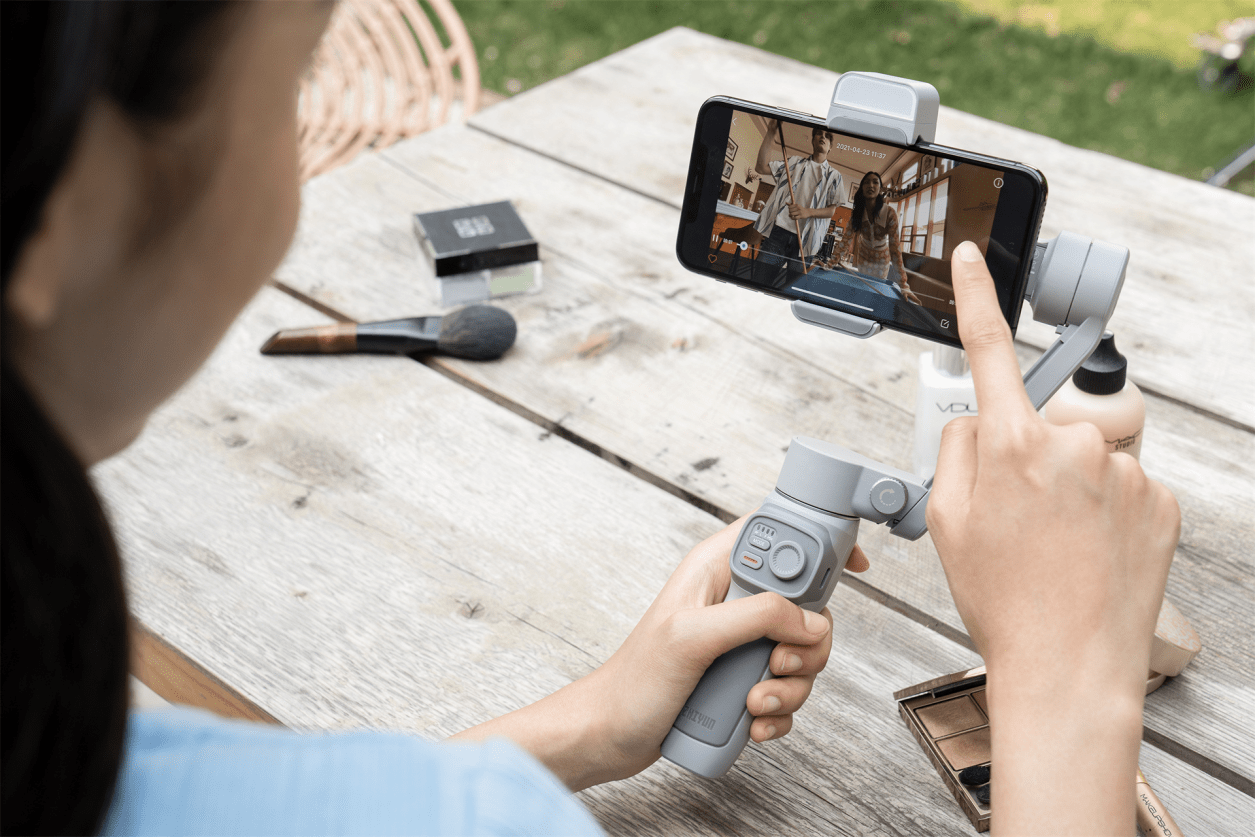 人类高质量手机云台,智云smooth-q3做到了,拍摄剪辑两不误