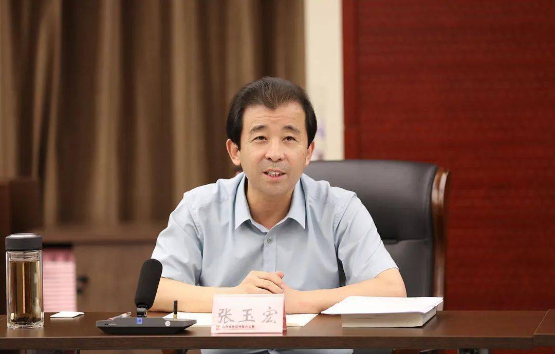 实训大学生和新入职人员座谈会,党组书记,局长张玉宏出席会议并讲话