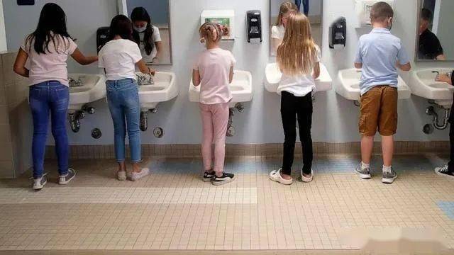 接种|良医 | 孩子打新冠疫苗时，其他疫苗还能打吗？