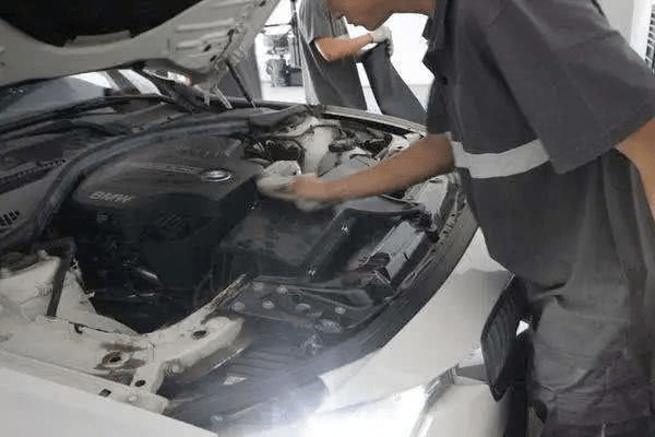 如何快速去除车上顽固油污 92225edf85324e8eaa0828c0d2e3dd8a.png