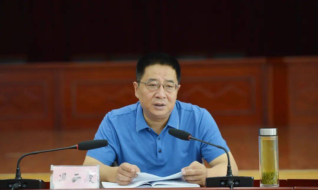 冯云波指出,各乡镇,县直各单位,各工作组要严格落实省市县疫情防控