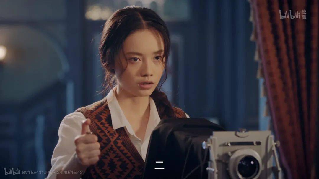 发型|《双镜》：假民国真塑料