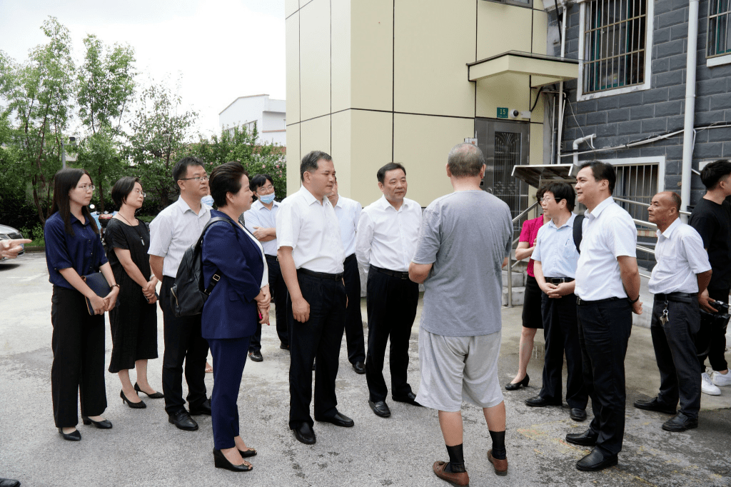 市政协常委,提案委员会主任俞烈一行来松专题视察监督既有多层住宅