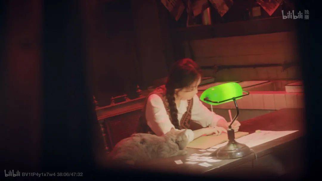 发型|《双镜》：假民国真塑料