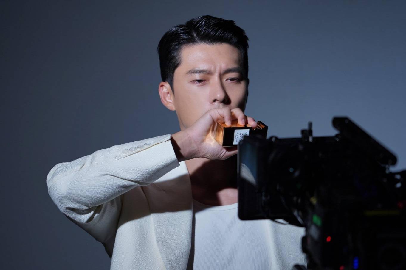 39岁玄彬最新造型曝光粉丝直呼多拍照网友依旧在催婚