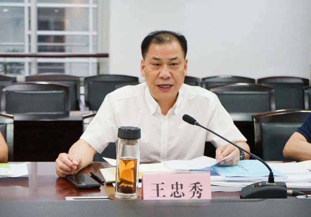 领导活动县人大常委会副主任王忠秀带队调研公墓建设和管理工作