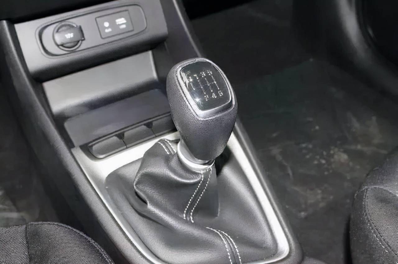 什么是自动挡和手动挡车 a74643499e214783a2f47a7e499ecc88.jpeg