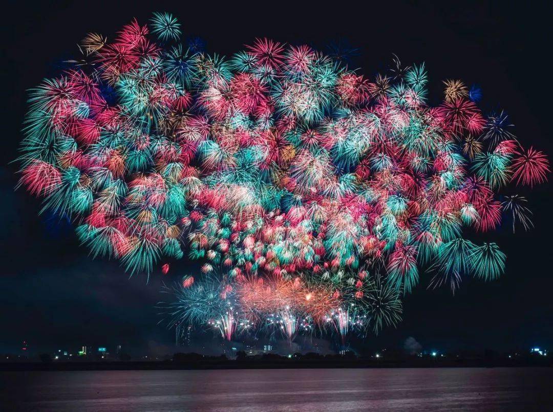说起日本的夏天 就是绚烂的花火大会 真的太太太好看了 Koichi