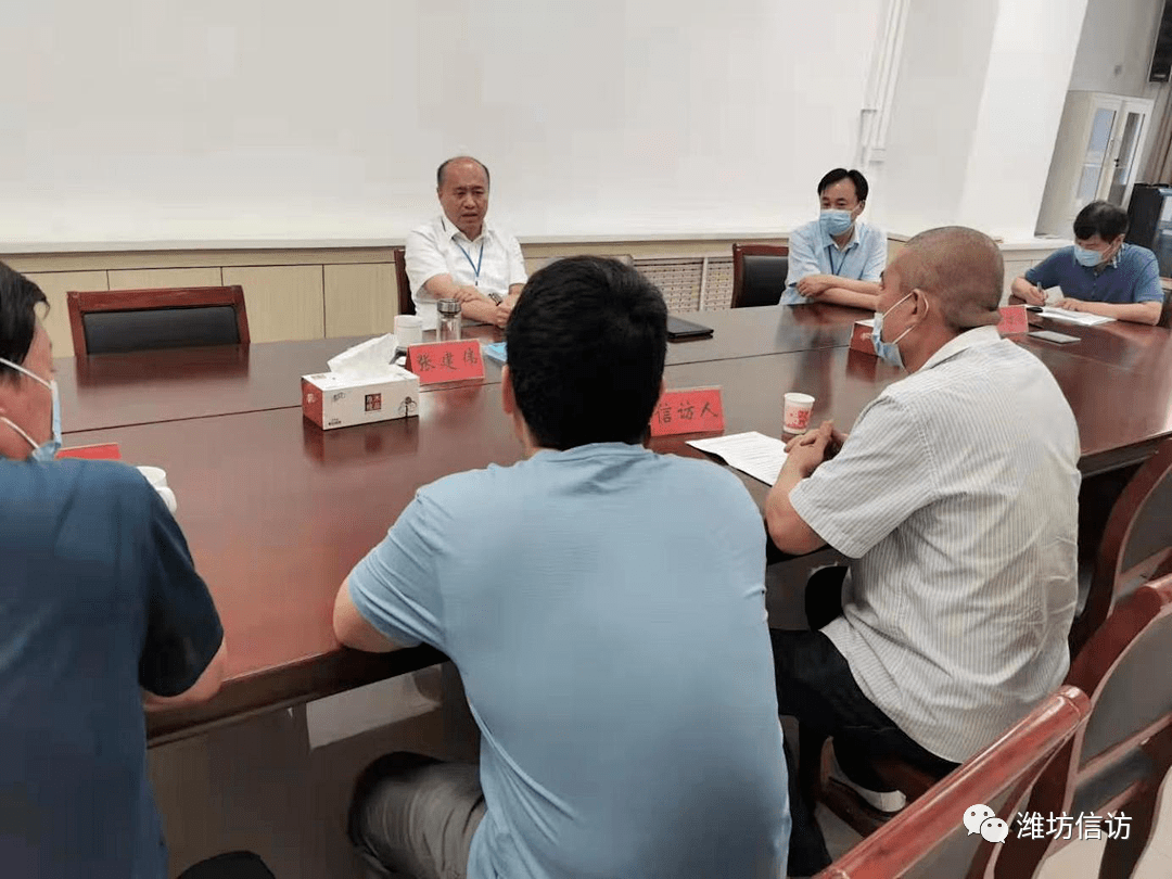 诸城市委书记张建伟公开接待群众来访