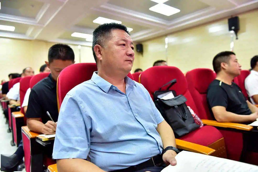 全县教体系统领导干部素质能力提升专题培训第五天,参训的校长们做了