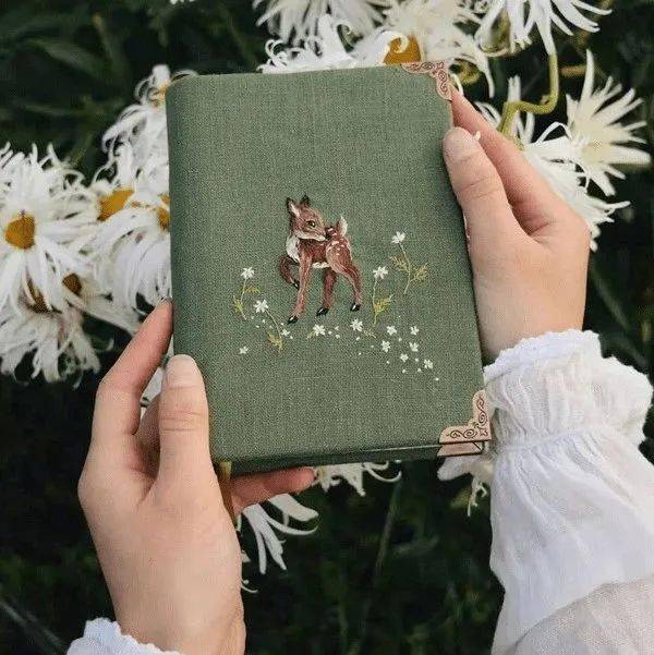 怎么让自己自信不在意别人的眼光 3cab4c72c7c0428ba09d9b03730eb82c.jpeg