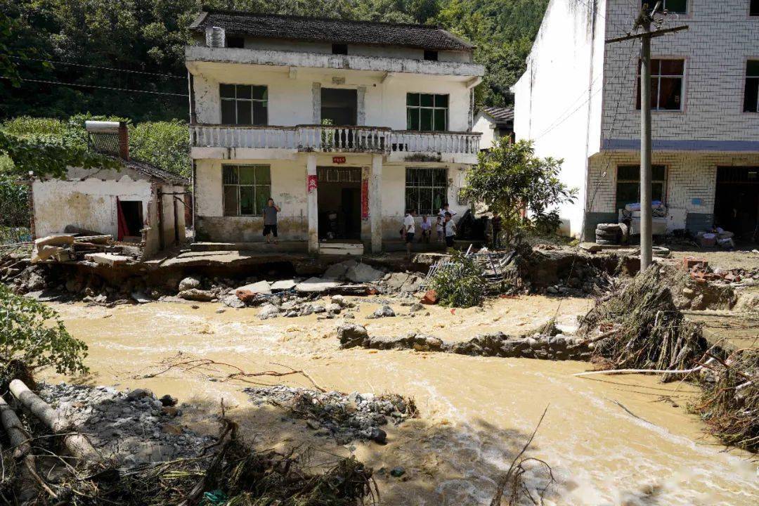 突发洋县遭受暴雨袭击无人员伤亡