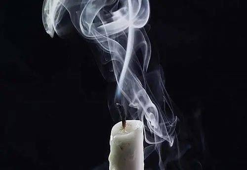 (2) 使用油灯,蜡烛应急照明必须有人看管,做到人离开或睡觉将火熄灭.