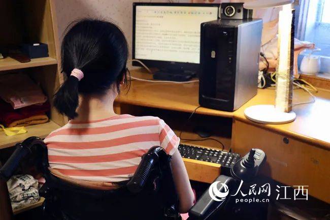 答疑|三甲医院女医生突发疾病瘫痪，免费为网友答疑超8000小时