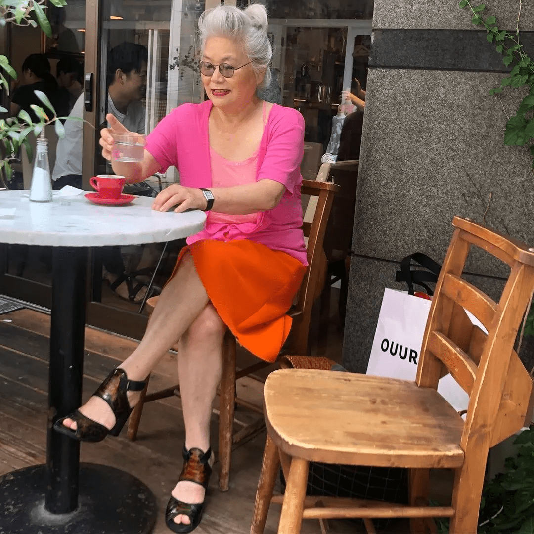 日本83岁老太太衣品出圈身材微胖满头白发却穿得比小姑娘高级