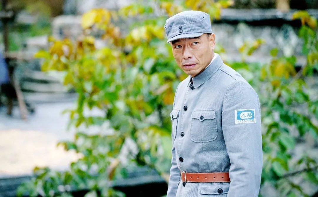 3王挺饰演八路军的司令员——吕司令,他精神气特别的好,一个正直的人