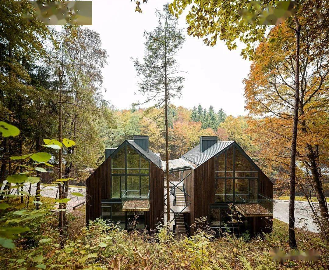 简约自然 溪谷山坡木屋社区 建筑