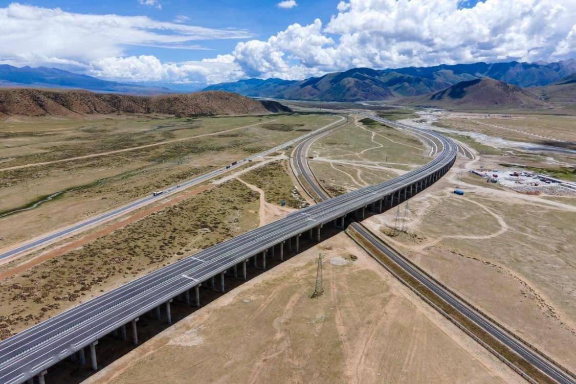世界平均海拔最高高速公路全线通车