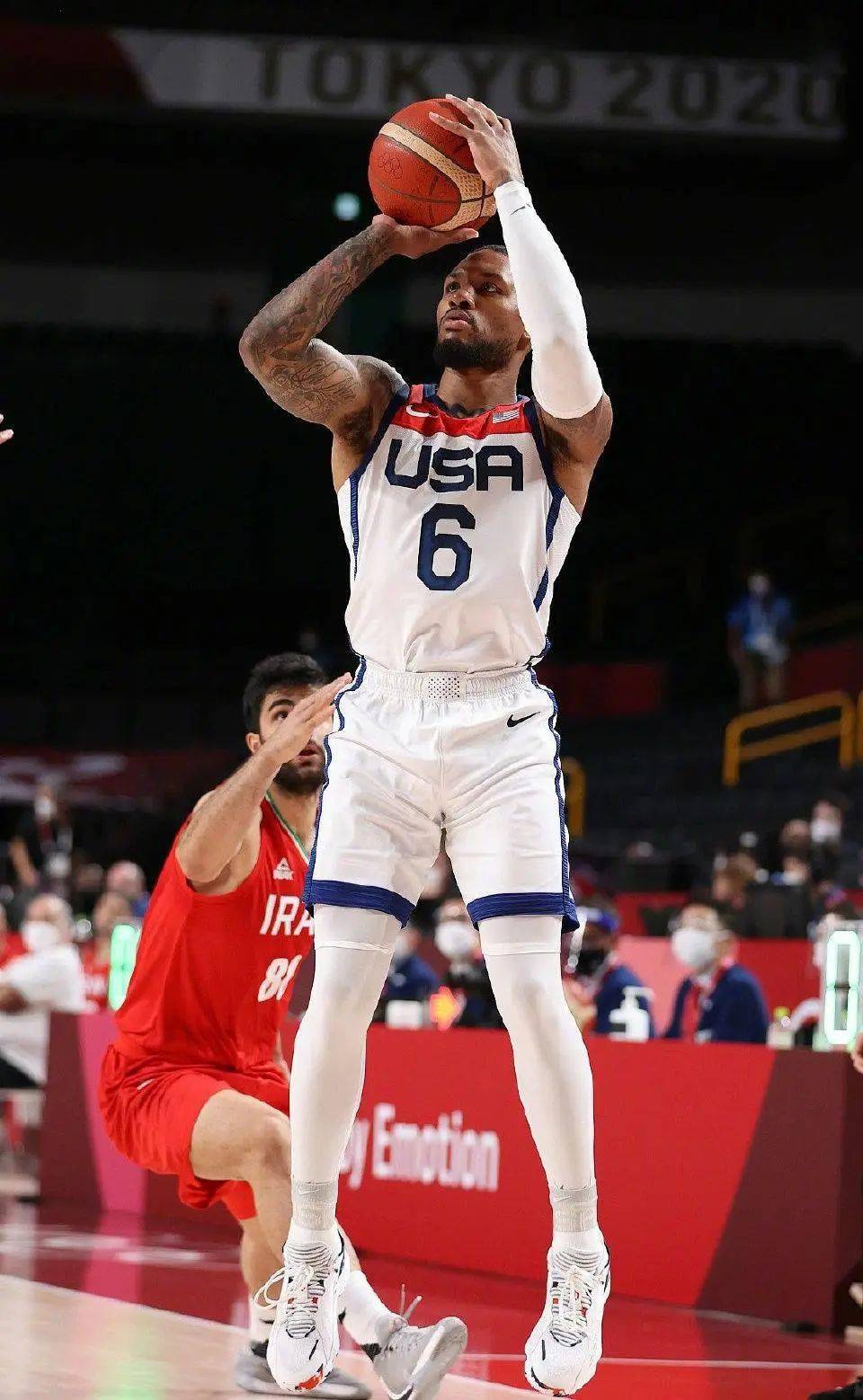 利拉德上脚全新一代签名鞋!中底配置更换了