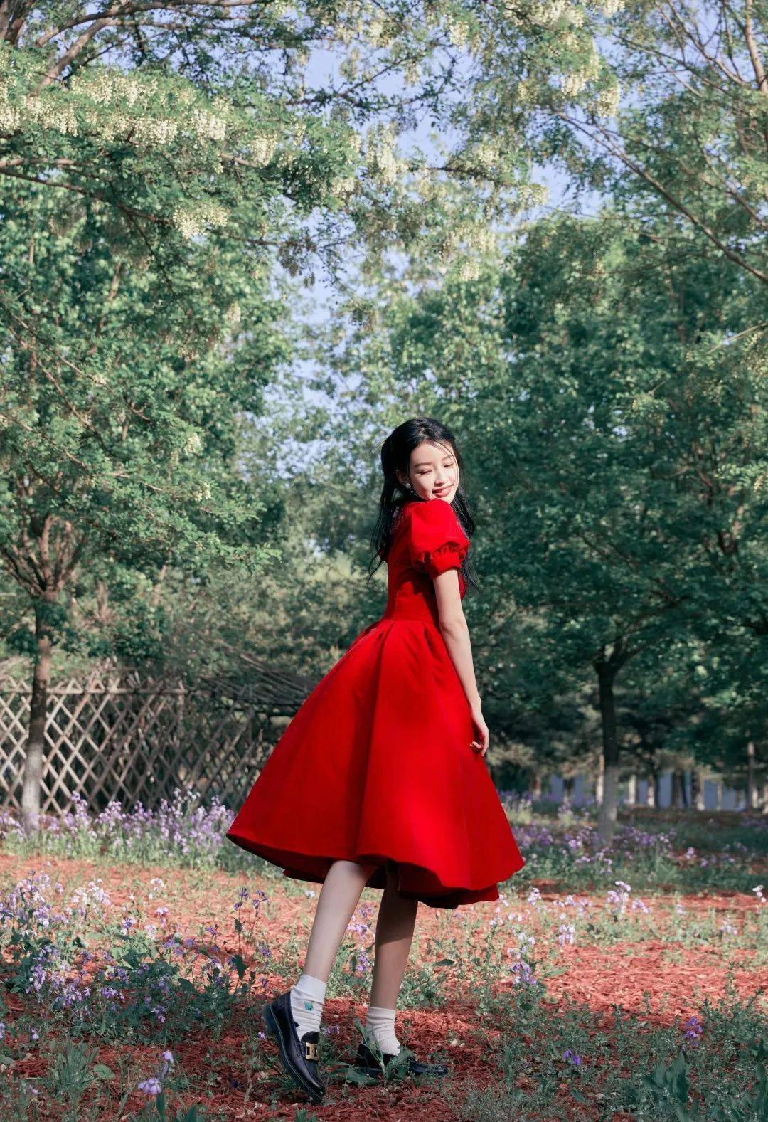 设计|一条娃娃裙，让女明星撞衫率显著提升！