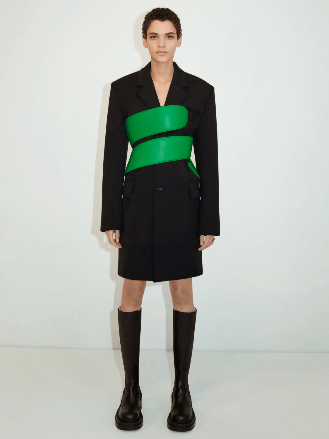 科技|2021年度最火的科技绿色，谁穿谁高级