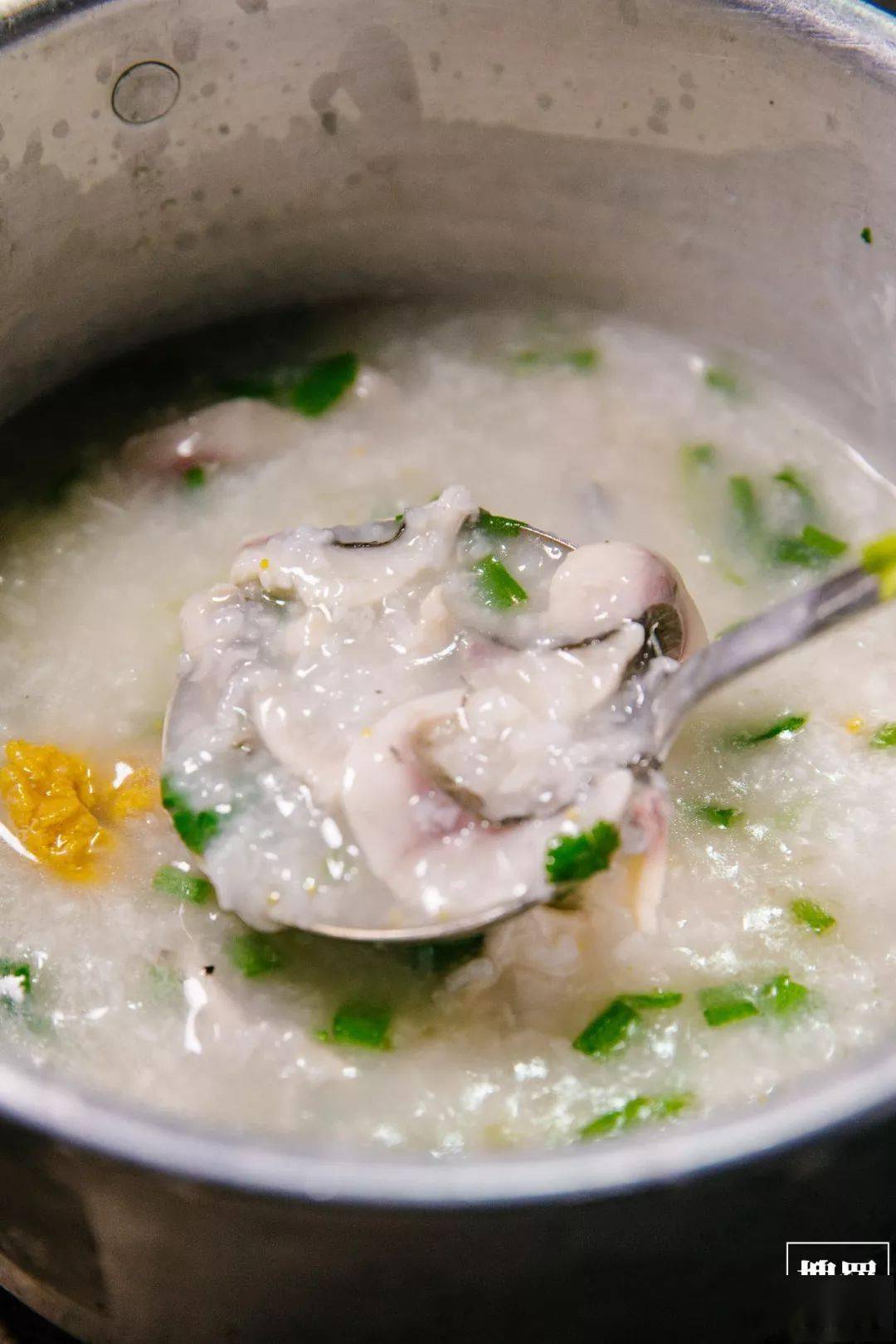 卖足十二年   邦记鲫鱼粥