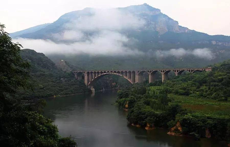 大自然的鬼斧神工——珏山太极湖