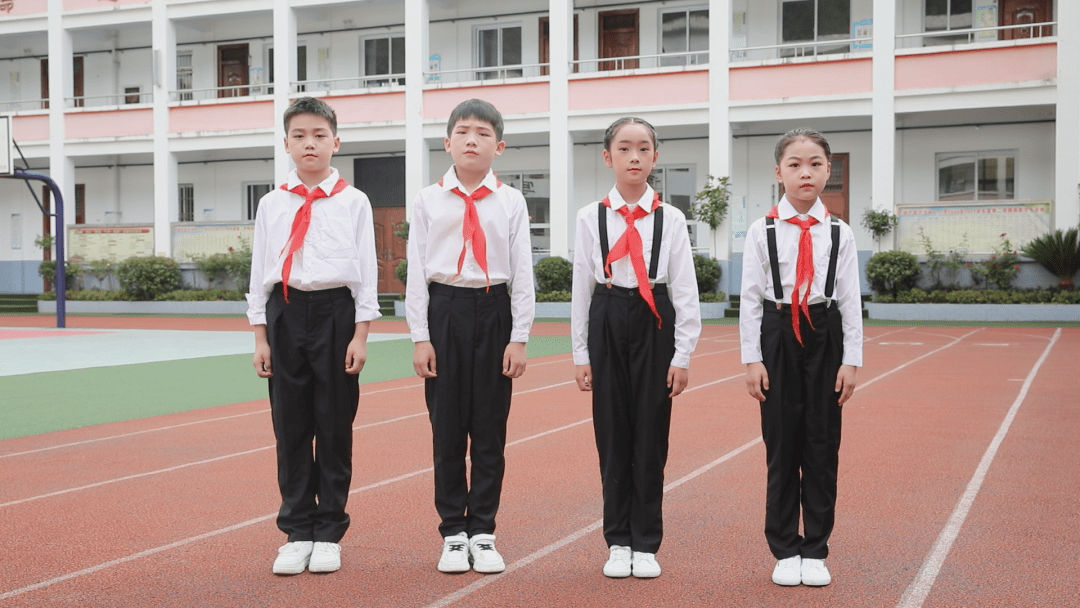 本期朗读者泾洋小学三年级(6)班学生潘姿璇 甄欣怡 程自轩 王玉寒朗读