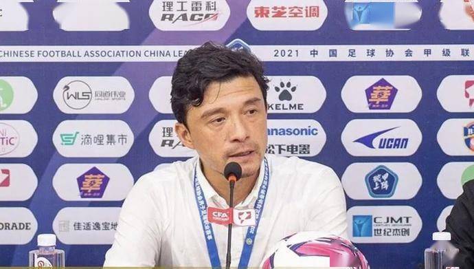 去年,谢晖成为中甲南通支云的主教练,这是他第一次担任职业俱乐部的