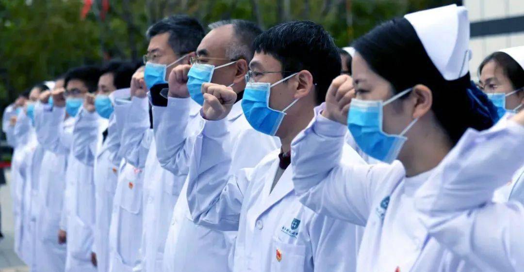 我们身后站立的中国写在电影中国医生观后
