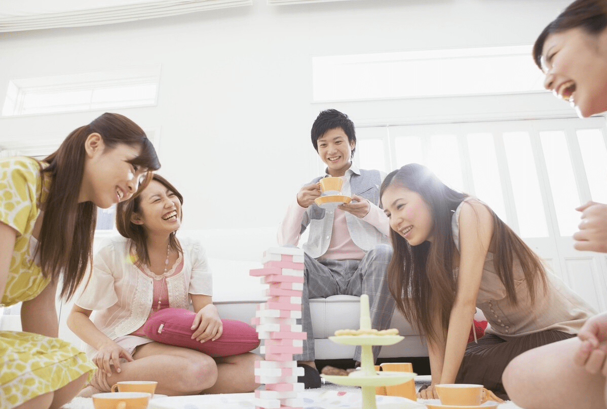 后很|许多父母不愿承认：二胎小时候是玩伴，长大后很容易变“仇人”